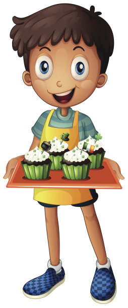 小男孩拿着一个装着纸杯蛋糕的托盘图片下载