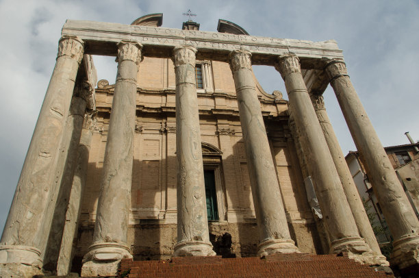 罗马广场内的神庙图片下载