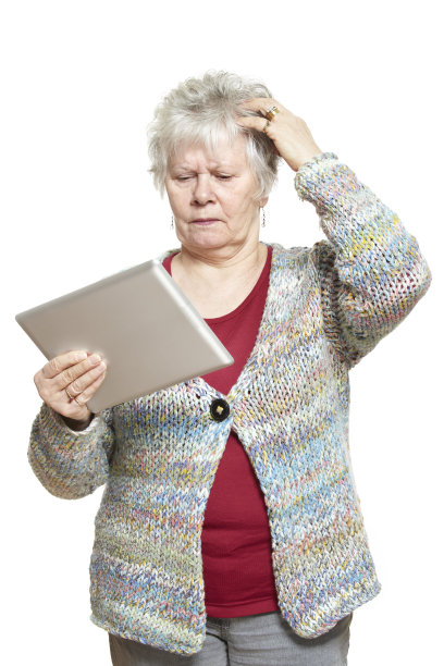 高级女子使用平板电脑，一脸困惑图片下载