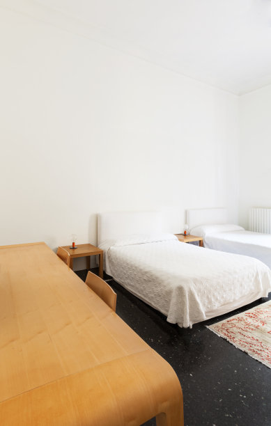 有两张床的卧室图片下载