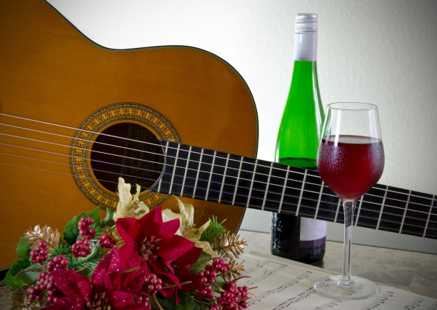 吉他，酒杯和酒瓶，带花的音符图片下载