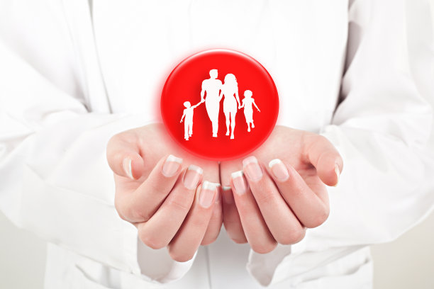 家人用双手保护图片下载