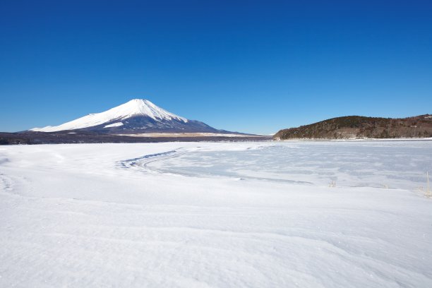 冬天的富士山来自日本的山梨县图片下载