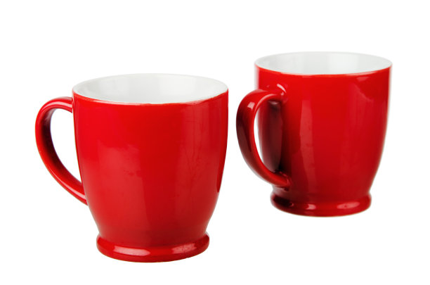 两个红色陶瓷杯，孤立在白色上图片下载