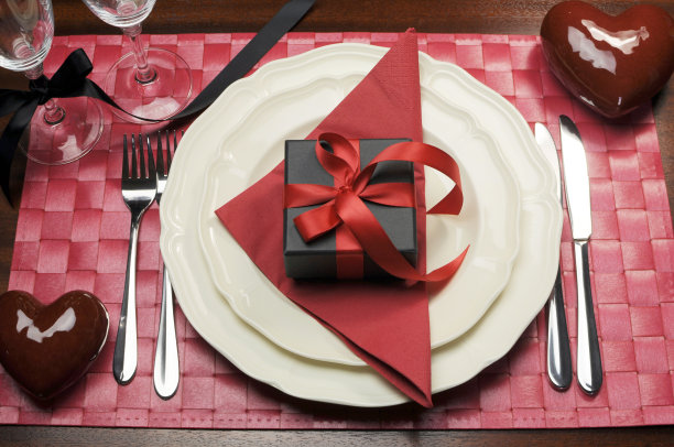 正式的情人节餐桌布置图片下载