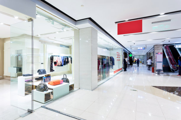 时装模特的精品展示橱窗素材图片