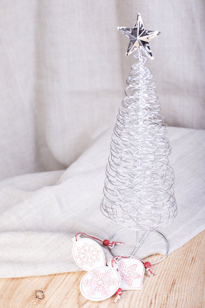 乡村风格的圣诞树图片下载