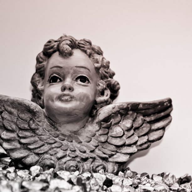 悲伤的娃娃图片下载