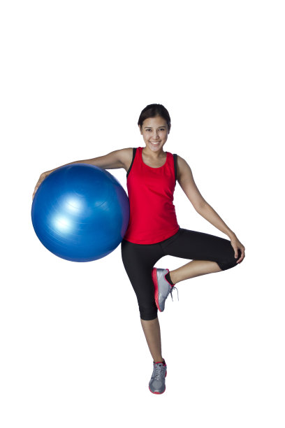 运动女孩用健身球做运动图片下载