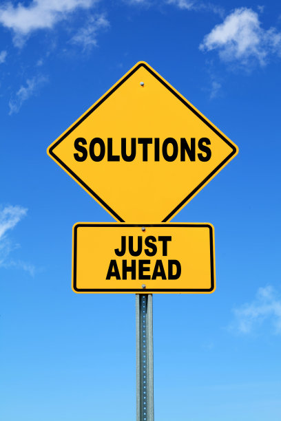 黄色励志路标解决方案就在前面图片下载