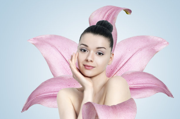 美丽的黑发女人-皮肤护理的概念图片下载