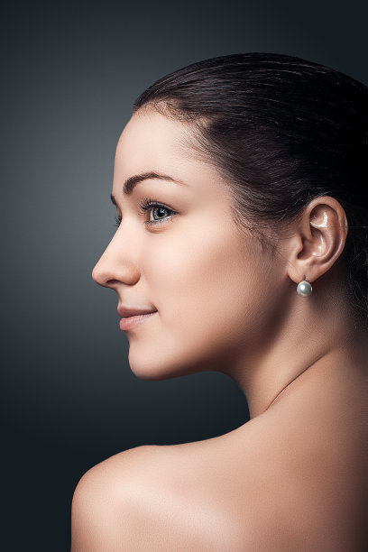 魅力特写肖像微笑健康年轻迷人的女人图片下载