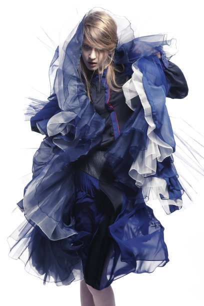 蓝色的女孩图片下载