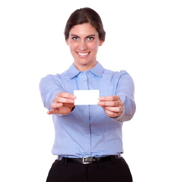 漂亮女人拿着空白卡片对你微笑图片下载