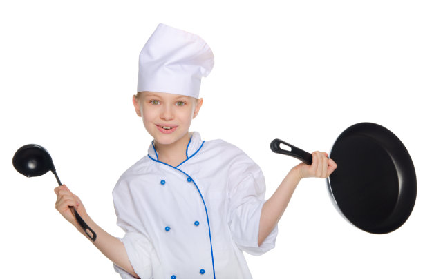 拿着长柄勺和平底锅的快乐的洗碗工图片下载