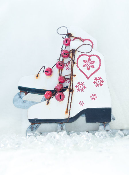 复古溜冰鞋在冰的背景图片下载