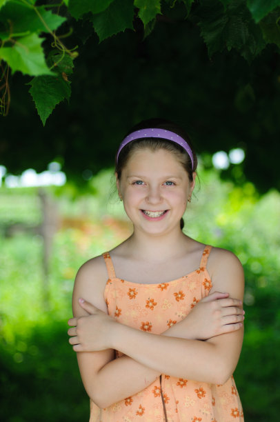 快乐的女孩图片下载