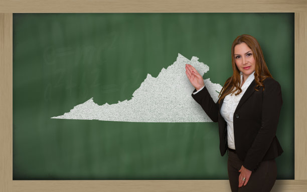 老师在黑板上展示弗吉尼亚地图图片下载