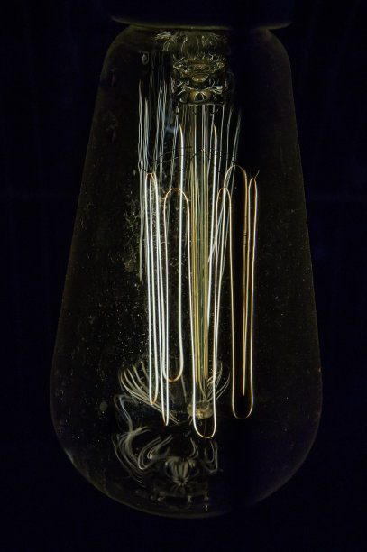 老式爱迪生风格白炽灯灯丝图片下载