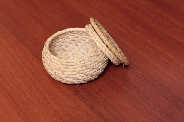 柳条棺材。图片下载