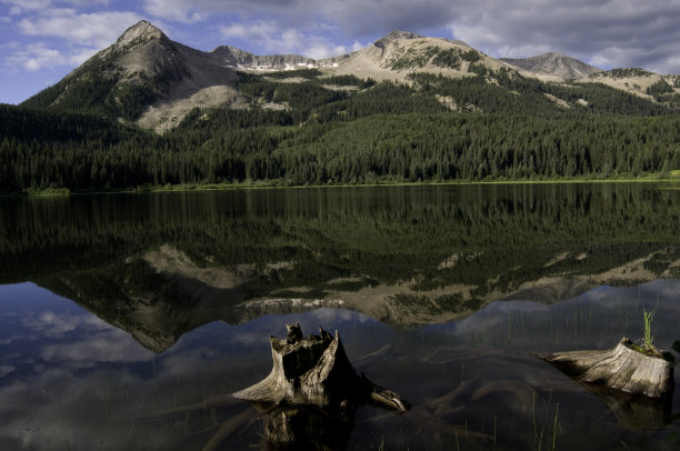 东贝克维斯山和失落的湖沼图片下载