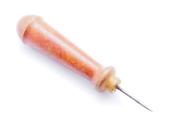 白色背景上的锥子图片下载