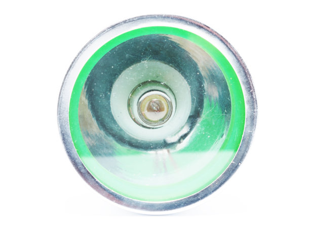 白色背景上的手电筒图片下载