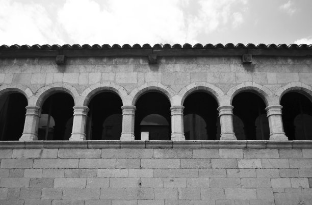 赫罗纳中世纪街区的房子图片下载