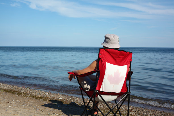 湖边休闲图片下载