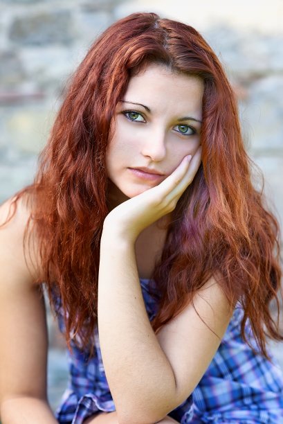 年轻的女孩图片下载