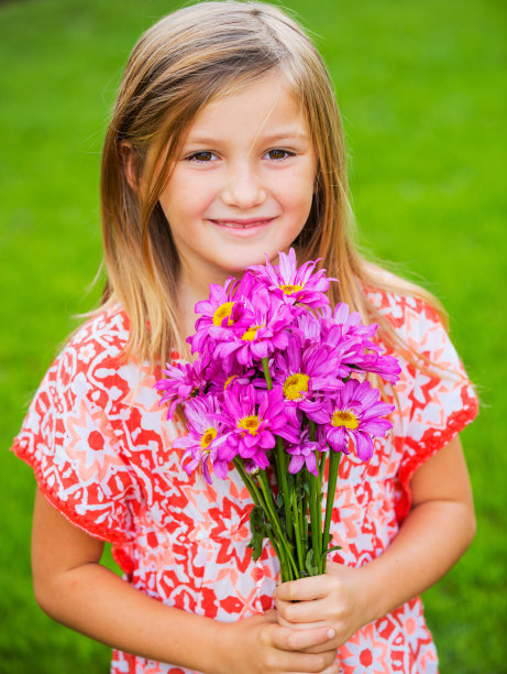 可爱的小女孩图片下载