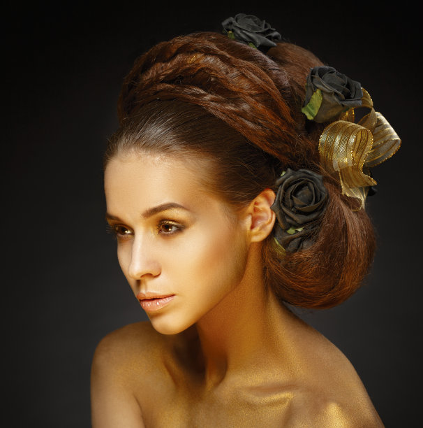 有着时髦发型的金色女孩。图片下载