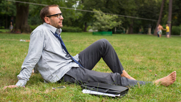 特写年轻漂亮的商人。图片下载