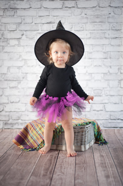 万圣节小女孩女巫图片下载