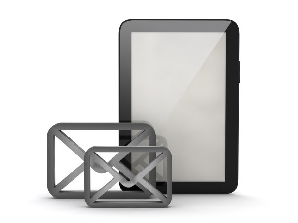 平板电脑和两个信封图片下载