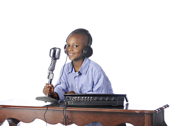 快乐的年轻DJ图片下载