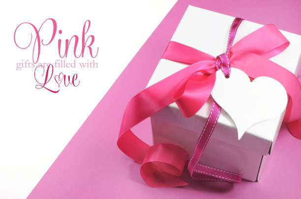 美丽的粉红色和白色的礼物与文字图片下载