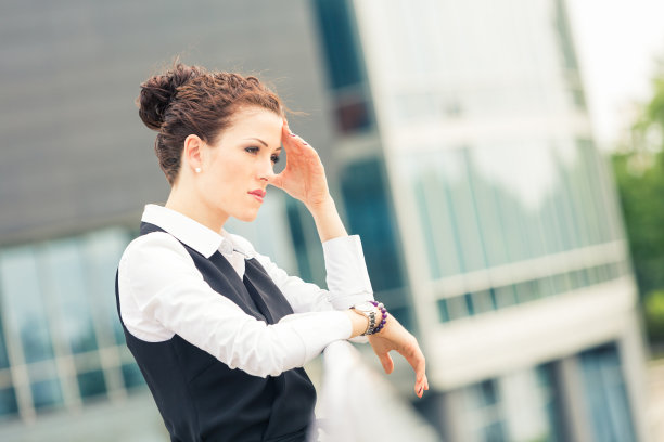 疲惫或沮丧的女商人图片下载