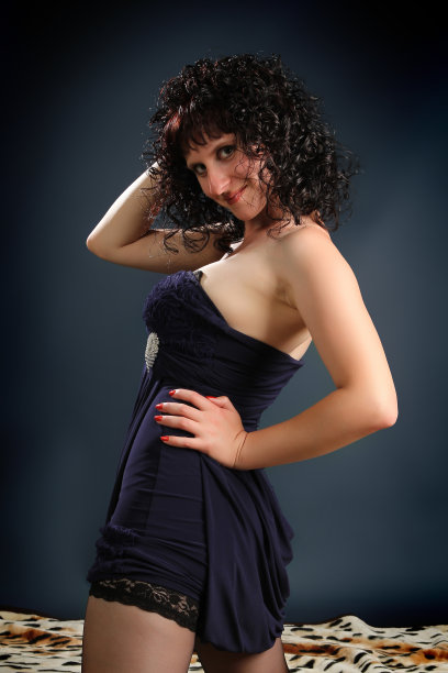 黑发黑裙子图片下载