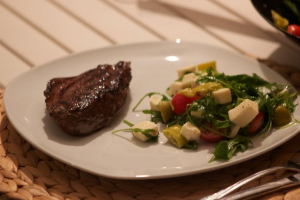 牛排配沙拉图片下载