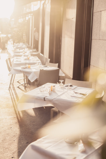 阳光明媚的咖啡馆表图片下载