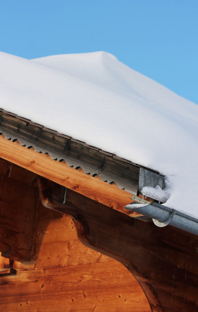 有雪的小屋屋顶图片下载