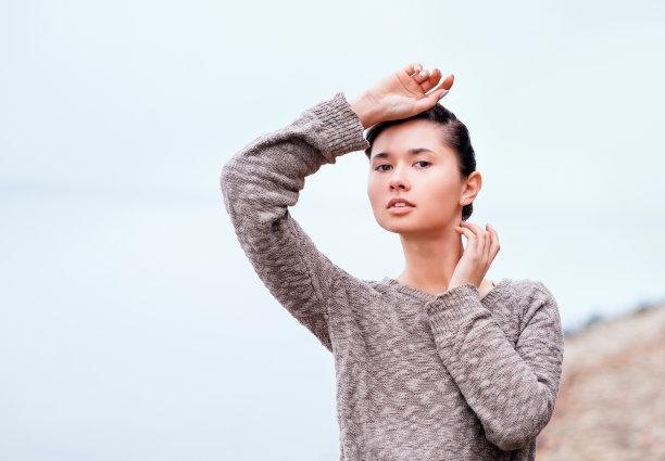 一个年轻女子的时尚肖像图片下载