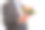 男人拿着玫瑰图片下载