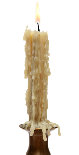 白色背景上孤立的老蜡烛图片下载