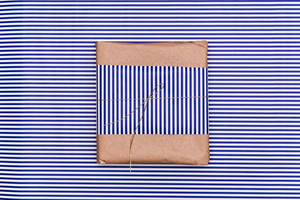 条纹礼盒图片下载