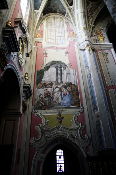 利沃夫市的多米尼加教堂。图片下载