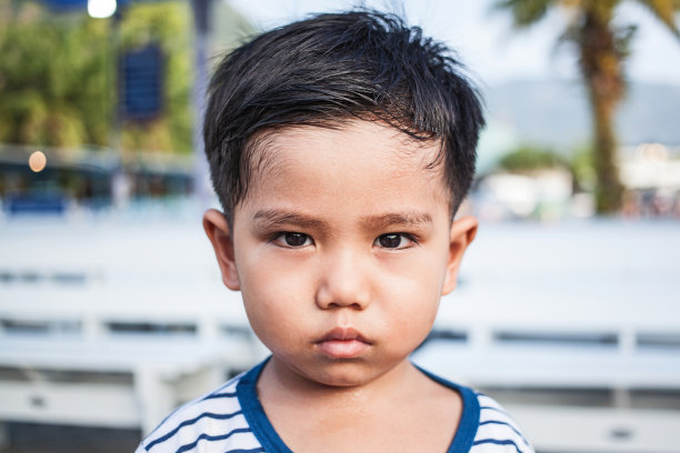 愤怒的小孩图片下载