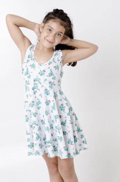 可爱的女孩微笑图片下载