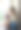 小女孩坐在窗边。图片下载
